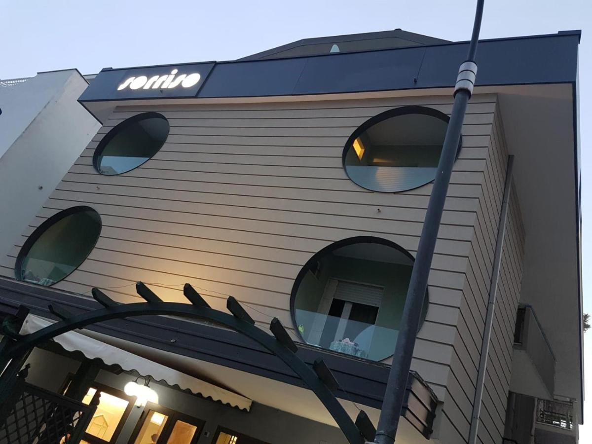 Hotel Sorriso - Molto Piu Di Una Stella Riccione Exterior photo